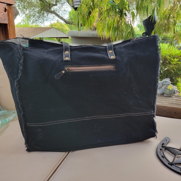 🔥❤️ Hand Tooled Weekender Bag - Picture 3 of 7